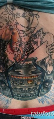 fotó tetováló hangszóró és magnó, kelt 2017.10.11 №050 - tetováló hangszóró -