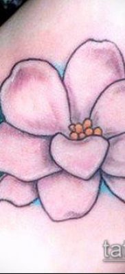 A 212 -es magnólia tetoválás a minta érdekes változata, amely könnyen használható magnólia -tetoválásként a lábon történő feldolgozásra és alkalmazásra