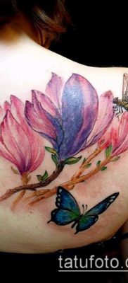 A 409 számú magnólia tetoválás a minta klassz változata, amely könnyen használható magnólia tetoválásként a lábon történő feldolgozásra és alkalmazásra