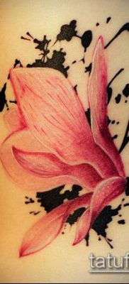 A 883 -as magnólia tetoválás a minta hűvös változata, amely sikeresen használható változtatásra és alkalmazásra tetováló magnóliaként a lábán