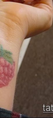 fotó egy málnás tetoválásról (jelentése) - egy példa egy érdekes tetoválási tervre - 054