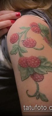 fotó egy málna tetoválásról (jelentése) - egy példa egy érdekes tetováló rajzra - 050