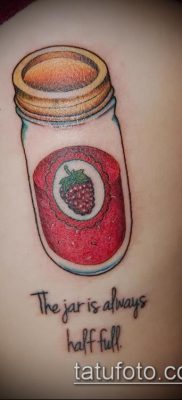 fénykép egy málnás tetoválásról (jelentése) - példa egy érdekes tetoválási rajzra - 049