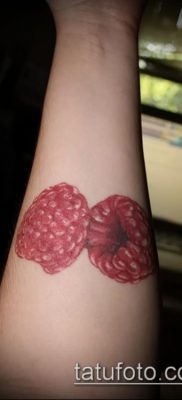 fotó a málna tetoválásról (jelentése) - egy példa egy érdekes tetoválási rajzra - 048