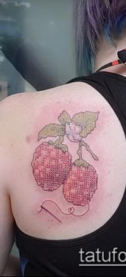 fotó egy málnás tetoválásról (jelentése) - példa egy érdekes tetoválási rajzra - 042