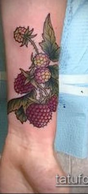 fotó egy málnás tetoválásról (jelentése) - példa egy érdekes tetoválási rajzra - 039