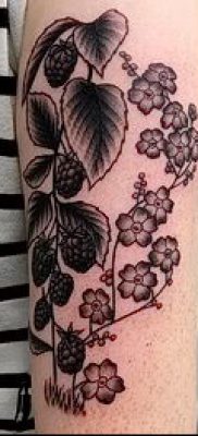 fotó egy málnás tetoválásról (jelentése) - példa egy érdekes tetoválási rajzra - 026