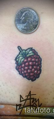 fotó a málna tetoválásról (jelentése) - egy példa egy érdekes tetoválási rajzra - 012