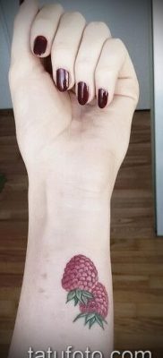 fotó a málna tetoválásról (jelentése) - egy példa egy érdekes tetoválási rajzra - 011