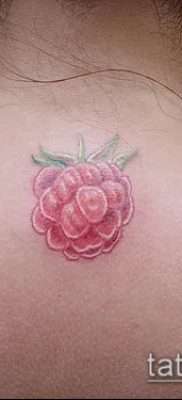 fotó a málna tetoválásról (jelentése) - egy példa egy érdekes tetoválási rajzra - 002