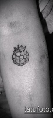 fotó a málna tetoválásról (jelentése) - egy példa egy érdekes tetoválási rajzra - 001