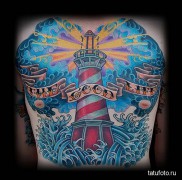 mellkasi világítótorony tetoválás