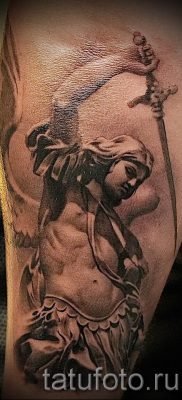 fotó példa a kard tetoválására - kép a tetoválás jelentését bemutató cikkhez 55