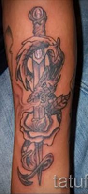 fotó példa a kard tetoválására - kép a tetoválás jelentését bemutató cikkhez 20