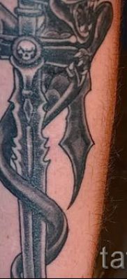 fotó példa a kard tetoválására - kép a tetoválás jelentését bemutató cikkhez 19