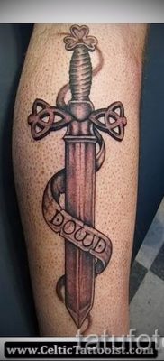 fotó példa a kard tetoválására - kép a tetoválás jelentését bemutató cikkhez 15