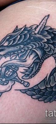 kard és kígyó tetoválás # 591 a minta hűvös változata, amely könnyen használható tetováló kardként és kígyóként történő feldolgozásra és alkalmazásra