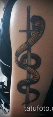 A kard és kígyó tetoválás # 622 a minta érdekes változata, amely jól használható kard és kígyó megváltoztatására és tetoválására a hátán