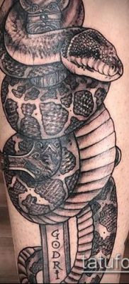 kard és kígyó tetoválás száma 549 - a minta egyedi változata, amely jól használható kard és kígyó karon történő megváltoztatására és tetoválására