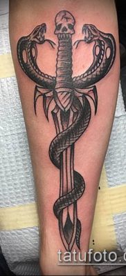 kard és kígyó tetoválás # 988 a minta érdekes változata, amely könnyen használható kard és kígyó átalakítására és alkalmazására tetoválásként a karon