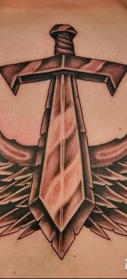 fotó tetováló kard és szárnyak 2018.04.26 -án №003 - tetováló kard és szárnyak -