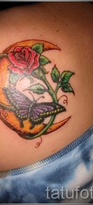 Fénykép egy hónapos tetoválásról - példák a félhold -tetoválás jelentéséről szóló cikkhez 46