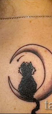 Fénykép egy hónapos tetoválásról - példák egy félhold tetoválás jelentésével foglalkozó cikkhez 41