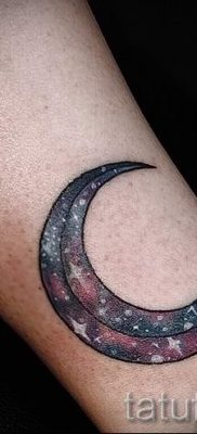 Fénykép egy hónapos tetoválásról - példák egy félhold -tetoválás jelentését tartalmazó cikkre 36