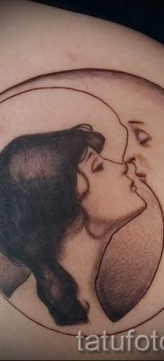 Egy hónapos tetoválás fotója - példák a félhold tetoválás jelentését bemutató cikkhez 32