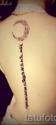 Egy hónapos tetoválás fotója - példák egy félhold tetoválás jelentését bemutató cikkhez 22