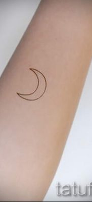 Egy hónapos tetoválás fotója - példák egy félhold tetoválás jelentéséről szóló cikkre 14