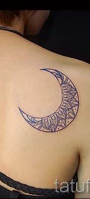 Egy hónapos tetoválás fotója - példák egy félhold tetoválás jelentését bemutató cikkre 5