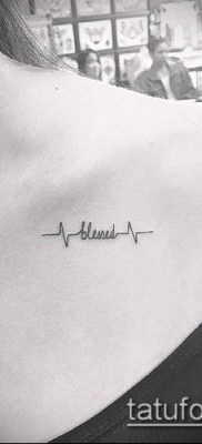 minimalista tetoválás №658 - a minta exkluzív változata, amely jól használható felülvizsgálatra és tetoválás minimalizmusként történő alkalmazására egy lány számára