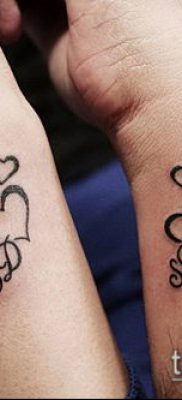 A minimalizmus 799 -es számú tetoválása a minta méltó változata, amely sikeresen használható a véglegesítéshez és a minimalizáláshoz a karon.