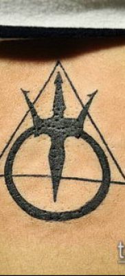 minimalista tetoválás № 682 - a kép méltó változata, amely sikeresen használható a tetoválás minimalizmus feketemunka feldolgozására és alkalmazására