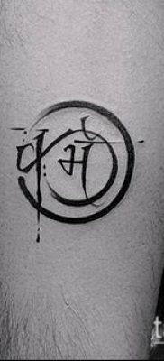 minimalista tetoválásszám 738 - a minta hűvös változata, amely könnyen használható felülvizsgálathoz és tetoválás minimalizmus geometriájaként