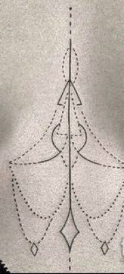 A 76 -os számú minimalizmus tetoválás a minta hűvös változata, amelyet sikeresen lehet használni a kicsi tetoválás minimalizmusának átalakítására és alkalmazására