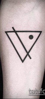 minimalizmus tetoválás száma 337 - a minta érdekes változata, amely sikeresen használható változtatásra és tetoválás minimalizmusként történő alkalmazására a lábán