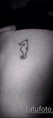 minimalista tetoválásszám 968 - a minta érdekes változata, amely jól használható változtatásra és tetoválási minimalizmusként a lányok számára