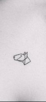 minimalizmus 197 -es tetoválás - a minta méltó változata, amely jól használható változtatásra és tetoválás minimalizmusként történő alkalmazására a lábán