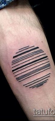 A minimalizmus tetoválás # 970 a minta klassz változata, amely sikeresen használható feldolgozásra és tetoválásként történő alkalmazásra.