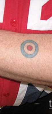 A # 786 cél tetoválás a minta hűvös változata, amely könnyen használható a feldolgozásra és a hátsó tetoválásra