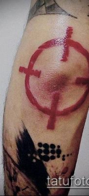 A 213 -as számú cél tetoválás a minta klassz változata, amely jól használható feldolgozásra és cél tetoválásként a háton