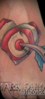 tetováló célszám 997 - a minta hűvös változata, amely sikeresen használható felülvizsgálatra és alkalmazásra tetováló célként a háton