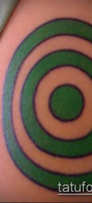 Az 597 -es számú cél tetoválás a minta klassz változata, amely sikeresen használható cél- és skorpió -tetoválásként történő feldolgozásra és alkalmazásra