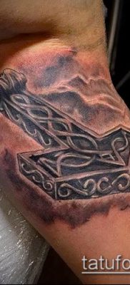 kalapács tetoválás fotó (jelentése) - példa egy érdekes tetoválási rajzra - 020