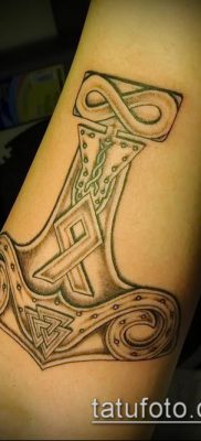 kalapács tetoválás fotó (érték) - példa egy érdekes tetoválási rajzra - 014