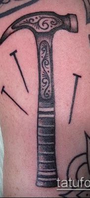 kalapács tetoválás fotó (jelentése) - példa egy érdekes tetoválási rajzra - 002