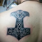 példa tetoválásra - Thor kalapácsa 