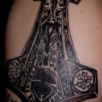 példa tetoválásra - Thor kalapácsa 